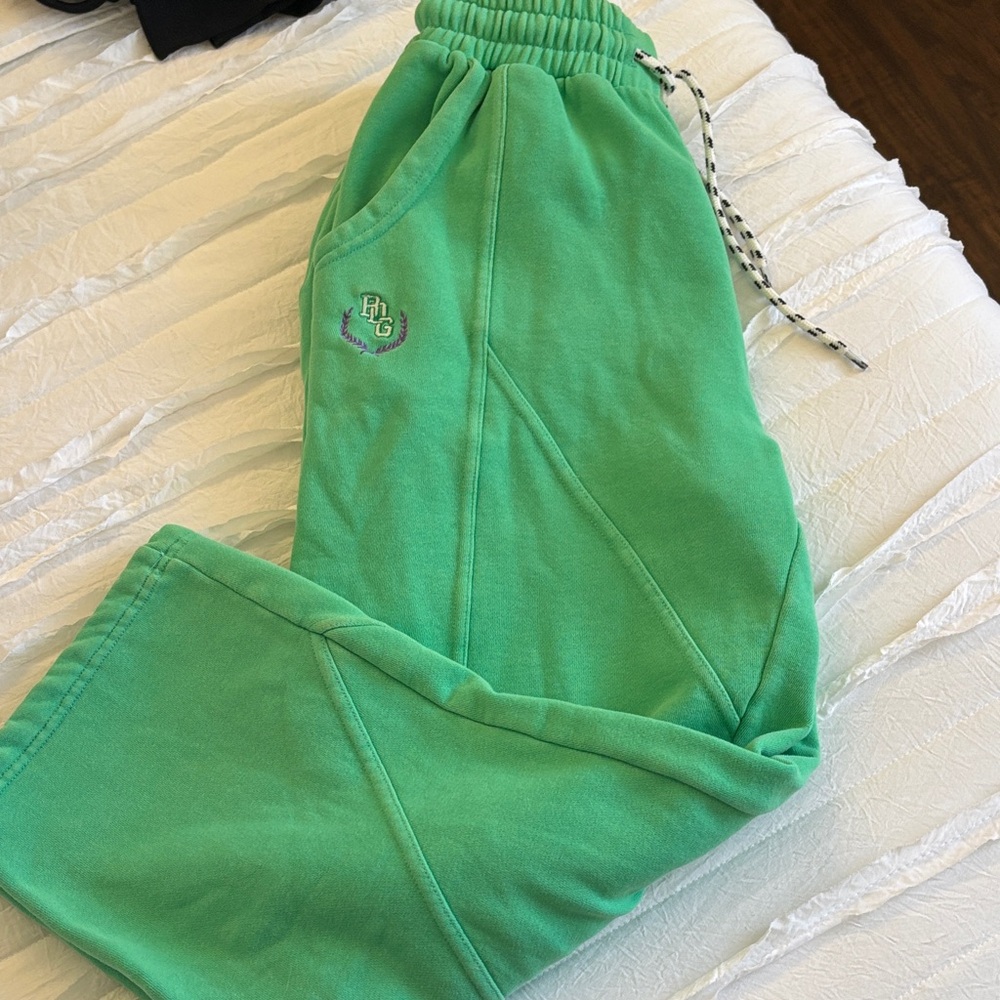Urban Outfitters Green Joggers
Barrel style